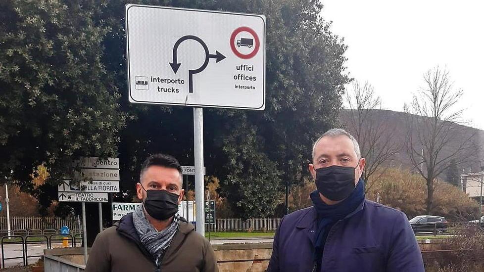 Stop ai Tir in via De Gasperi Nuovi cartelli per l’Interporto