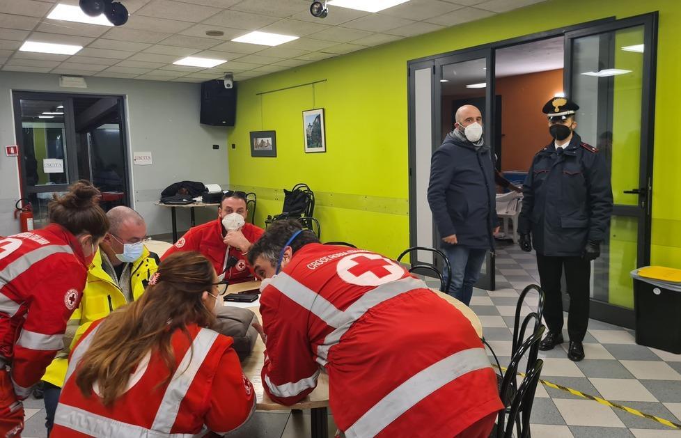 Gnocco fritto e sorrisi Le volontarie del Bisamar in azione nell’emergenza 