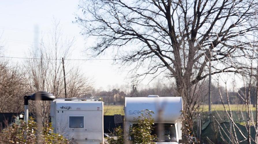 Stradello Riva Campo abusivo ancora pieno di camper