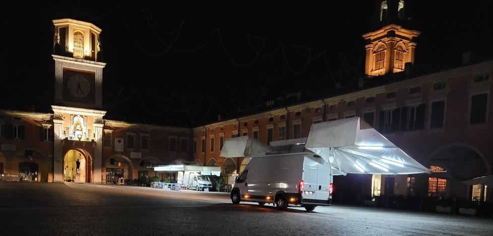 «Illuminazione pubblica accesa troppo tardi, non si riesce a lavorare»