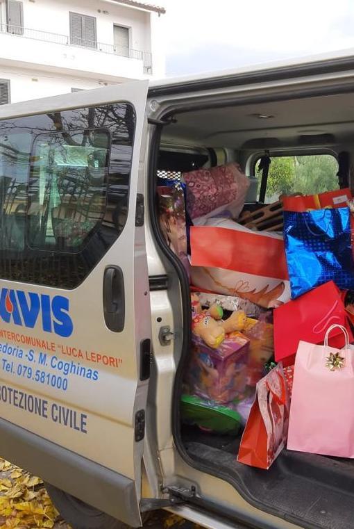 Consegnati i doni del villaggio di Babbo Natale