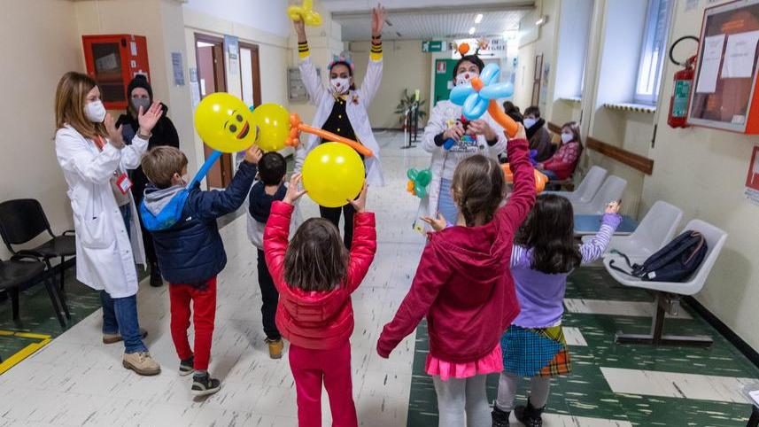 Ferrara, i bambini e l’Open Day: vaccinarsi è quasi un gioco