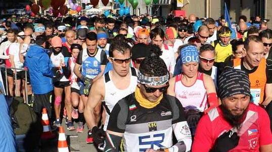 In 2.000 ai blocchi di partenza per la White Marble Marathon