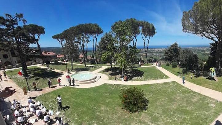 Accesso da via Cairoli e giochi per bambini nel nuovo Belvedere