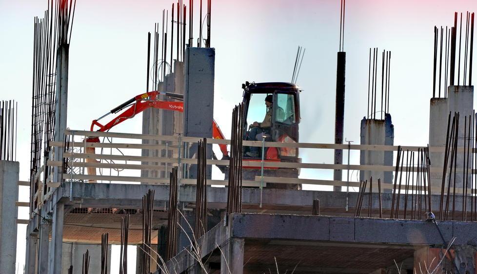 Partito il cantiere nell’ex ecomostro