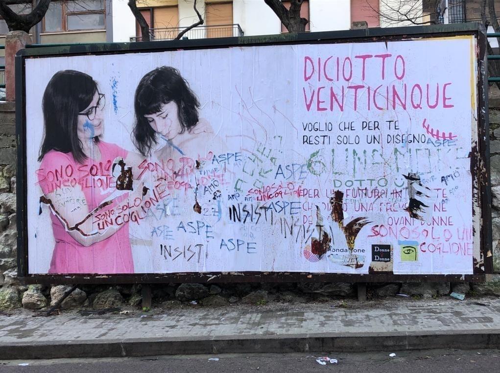 Poster imbrattati e strappati Donne+Donne denuncia