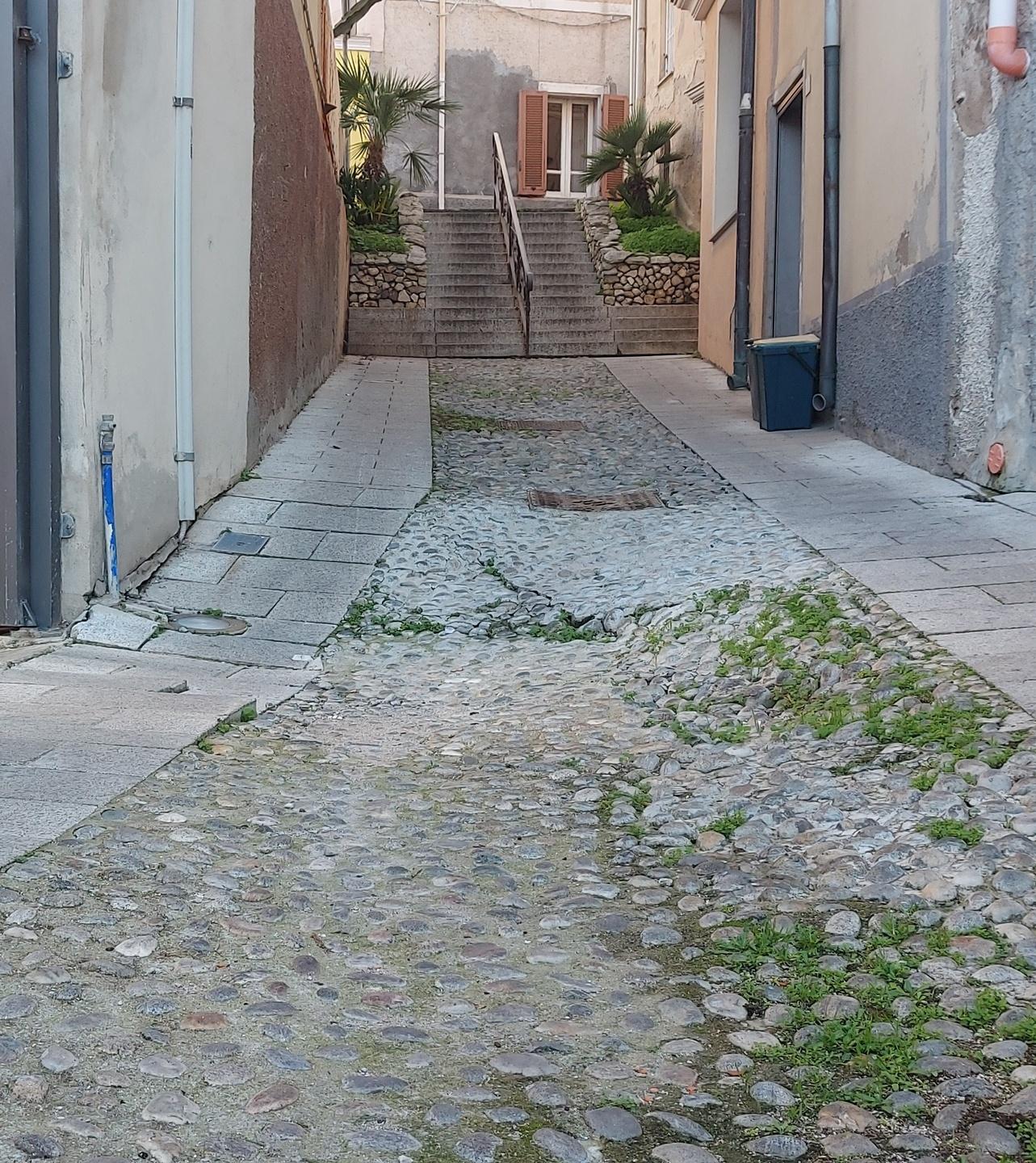 Via Gambella sprofonda nell’indifferenza generale 