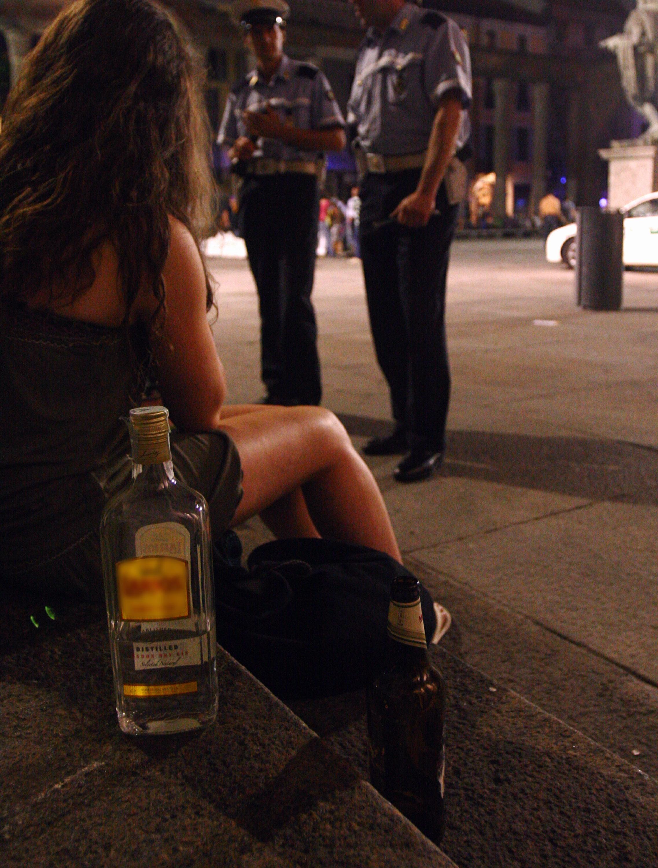 Vendeva alcolici a minorenni: negoziante denunciato a Cagliari