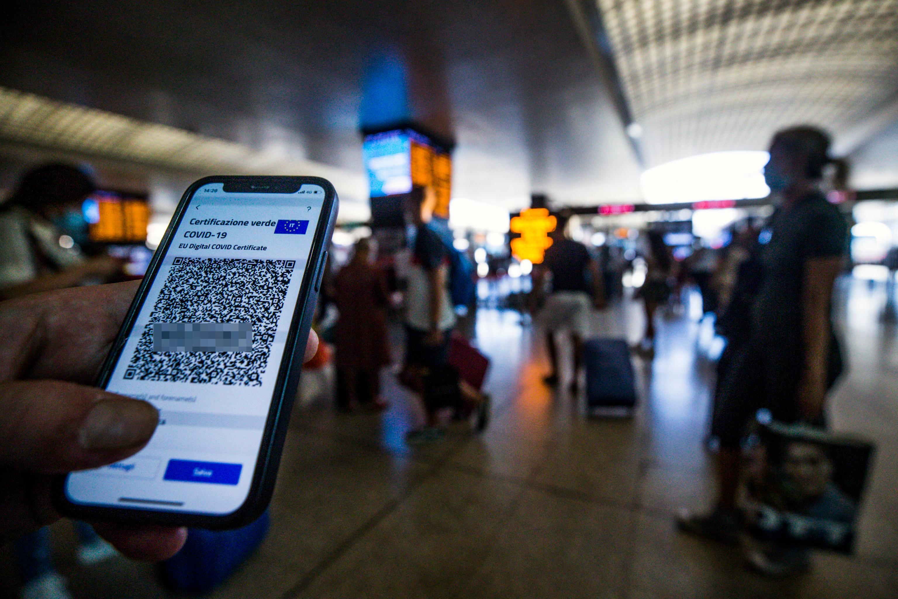 Super green pass e la mobilità negata: "Diritto alle cure per i sardi non vaccinati"