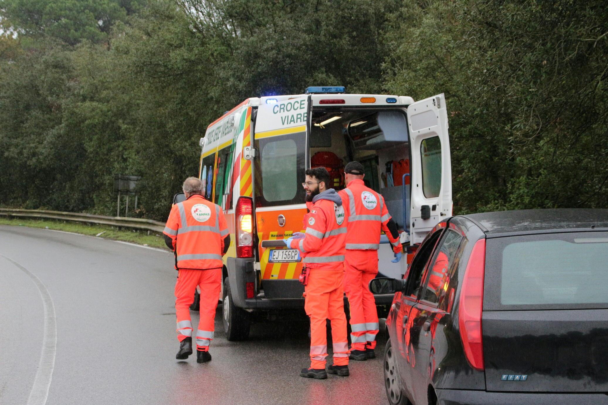 Viareggio, ventenne investita sulle strisce da un'auto in via Aurelia nord