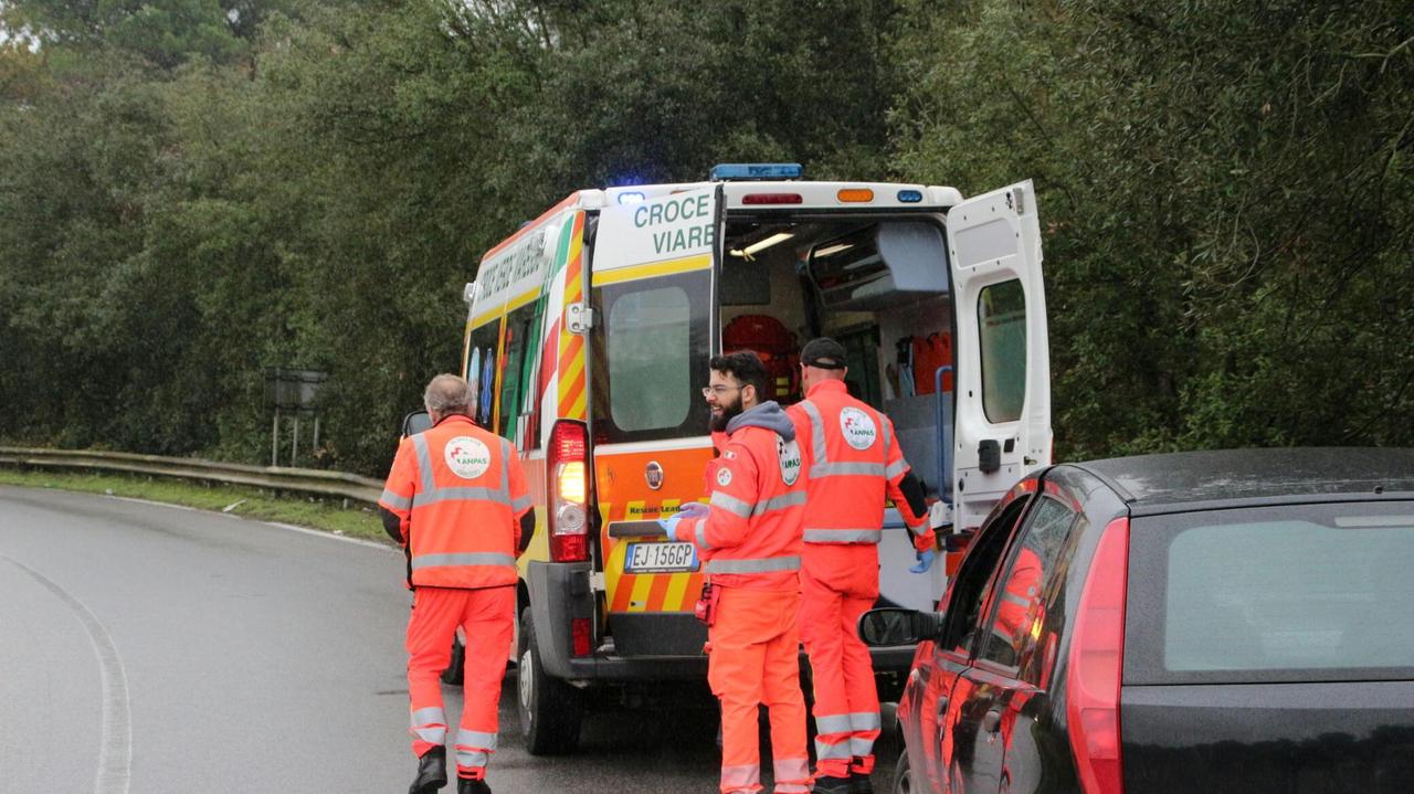 Viareggio, ventenne investita sulle strisce da un'auto in via Aurelia nord