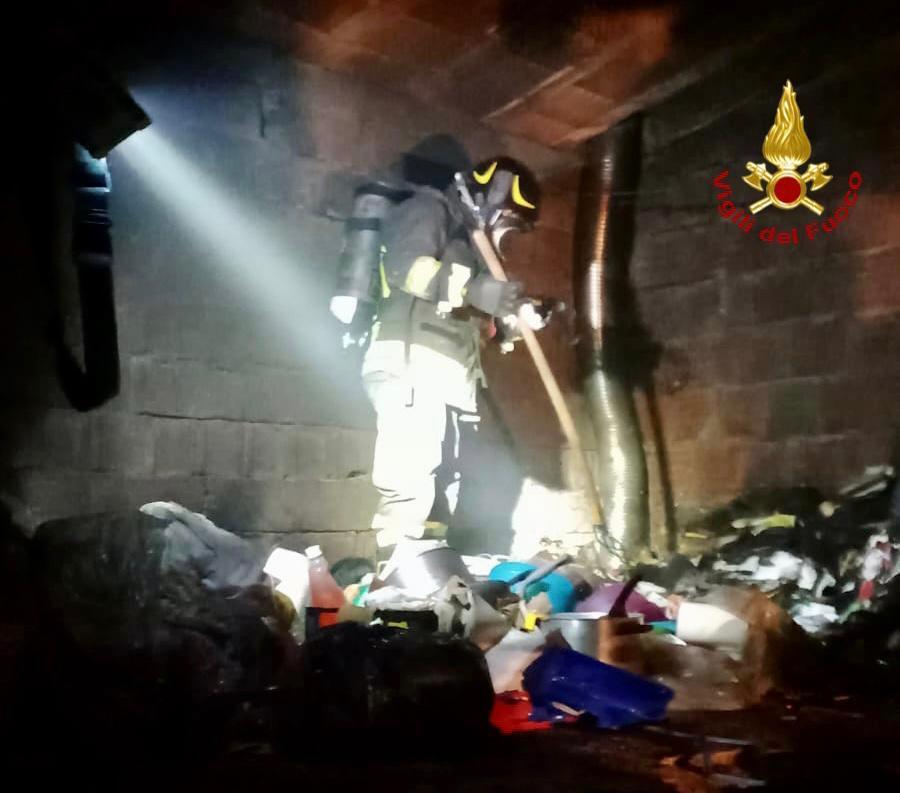 Paura a Olbia: s'incendia il sottotetto di un'abitazione