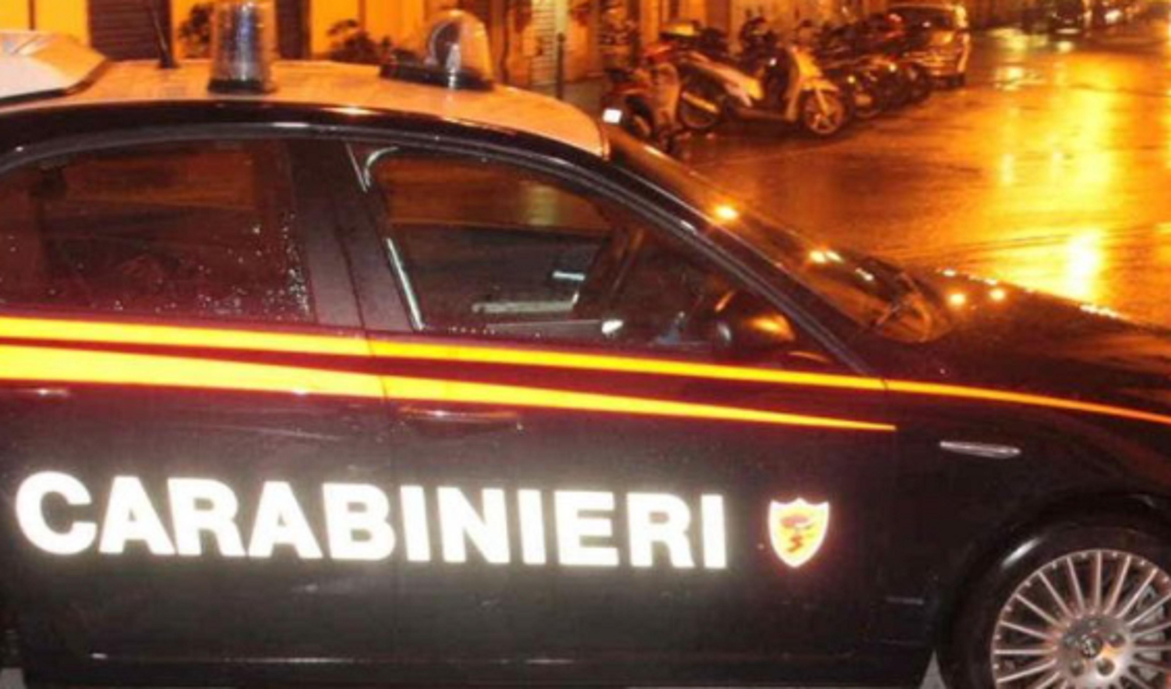 Una pattuglia dei carabinieri (foto d'archivio)