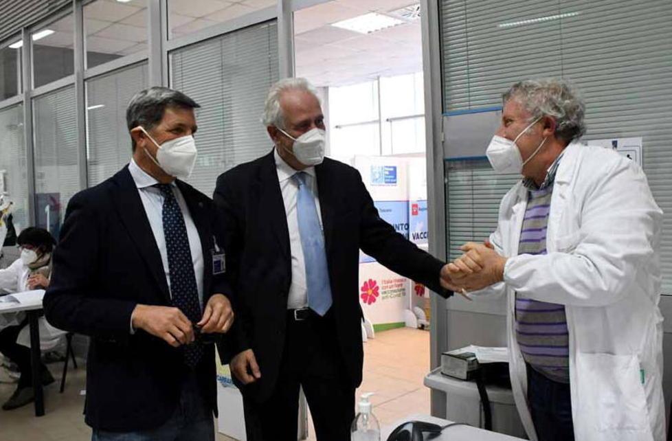 Giani visita CarraraFiere dopo il “varo” di Aulla