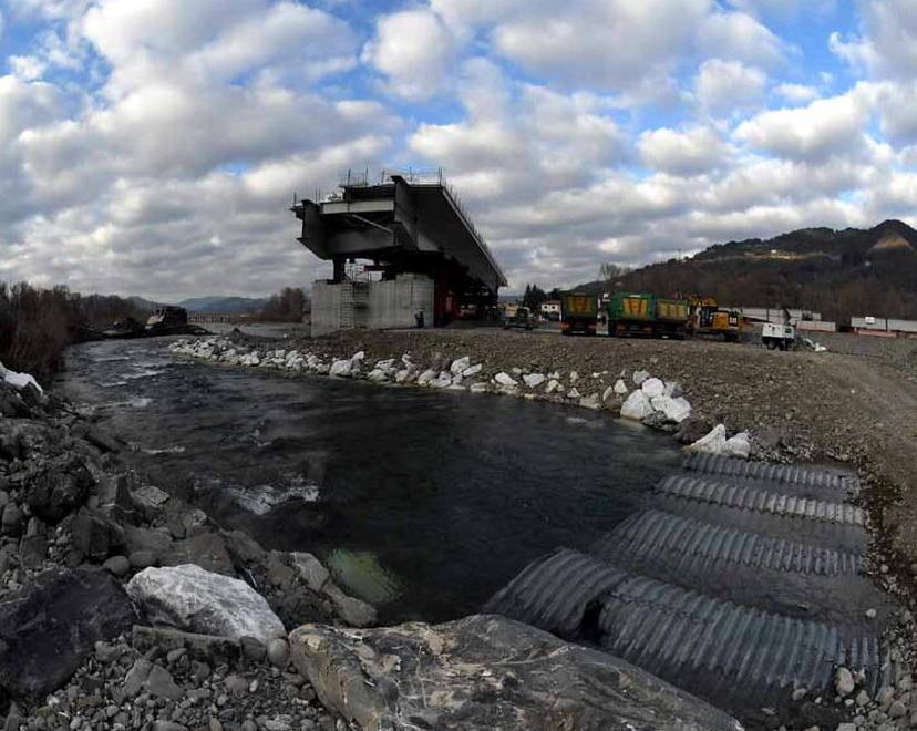Pronto ad aprile il nuovo ponte di Albiano Il sindaco: «Ma servono ancora aiuti» 