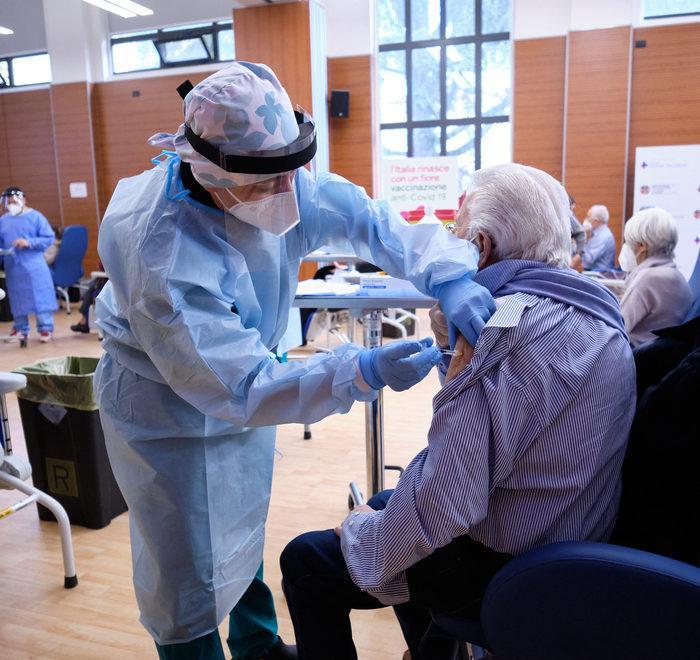 Duemila ultracinquantenni non vaccinati E tra i giovani la campagna fa troppa fatica 