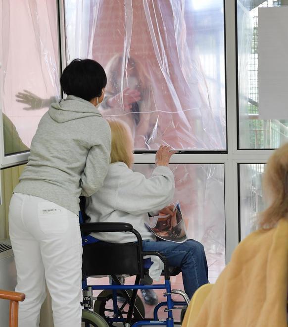 Primi contagiati nelle Rsa, le misure per arginare la variante Omicron 