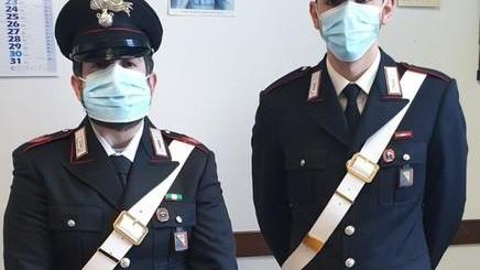 Controllando i Green pass scoprono due baby spacciatori