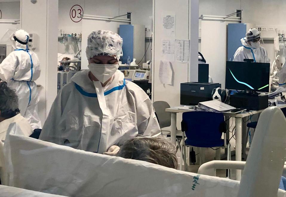 L’addio a cinque pensionati Censiti 1.242 nuovi positivi
