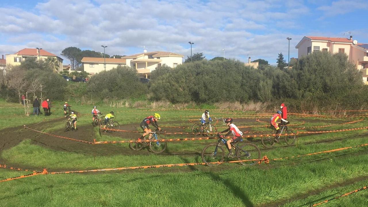 Ciclocross, buona la prima a Olmedo Andrea Lovicu si conferma il più forte