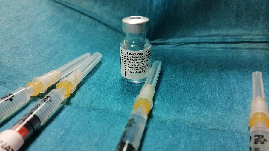 Covid, Sassari: a 18 persone aria al posto del vaccino