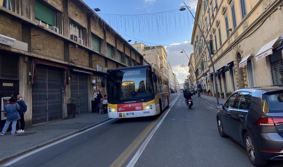 La corsia preferenziale dei bus in via Marradi