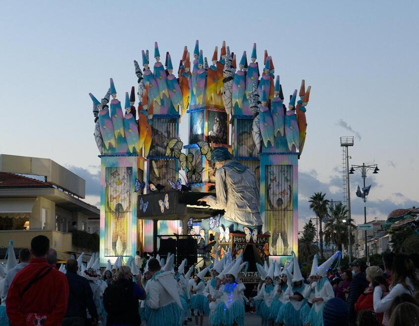 Carnevale di Viareggio, avanti tra le incognite: ecco le ipotesi per il via ai corsi 