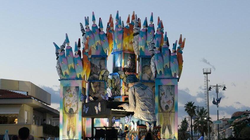 Carnevale di Viareggio, avanti tra le incognite: ecco le ipotesi per il via ai corsi