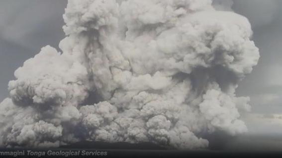 Esperti, l'eruzione a Tonga la peggiore al mondo da 30 anni