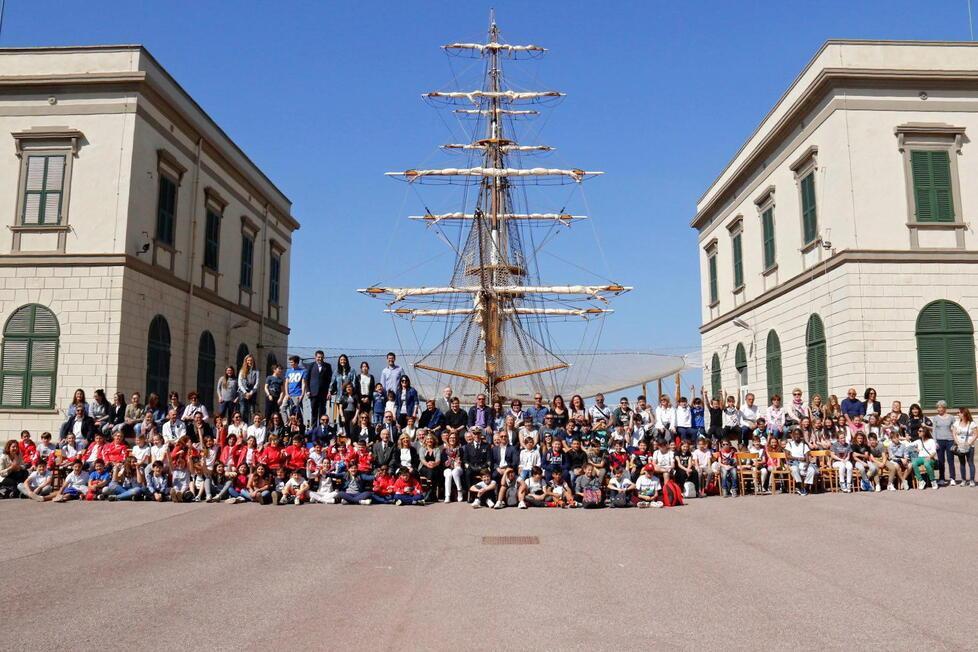 Foto di gruppo per la premiazione dell’edizione 2018 del concorso “Il mare, le vele”