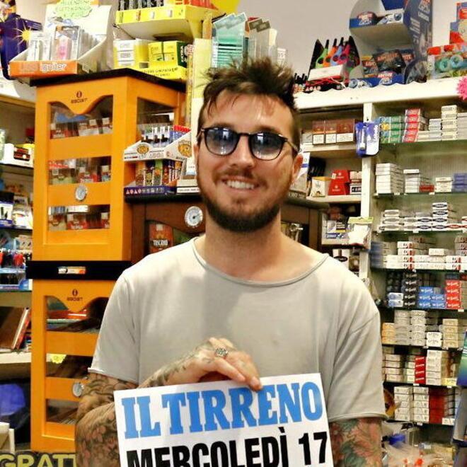 Davide Matteini oggi: da calciatore a titolare di una tabaccheria a Livorno; sempre col sorriso sul volto