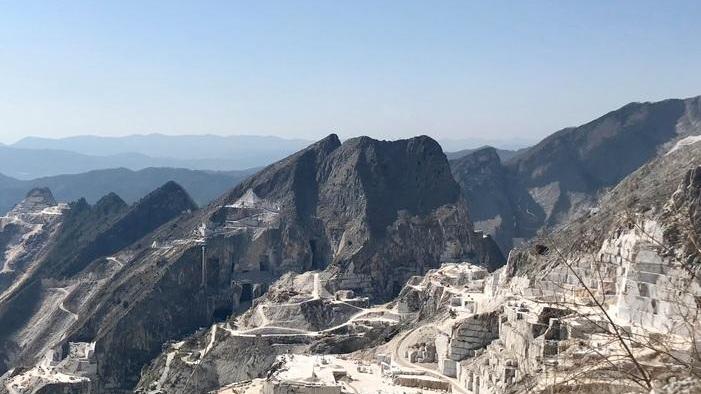 Cava non paga il contributo Il Comune sospende l’attività