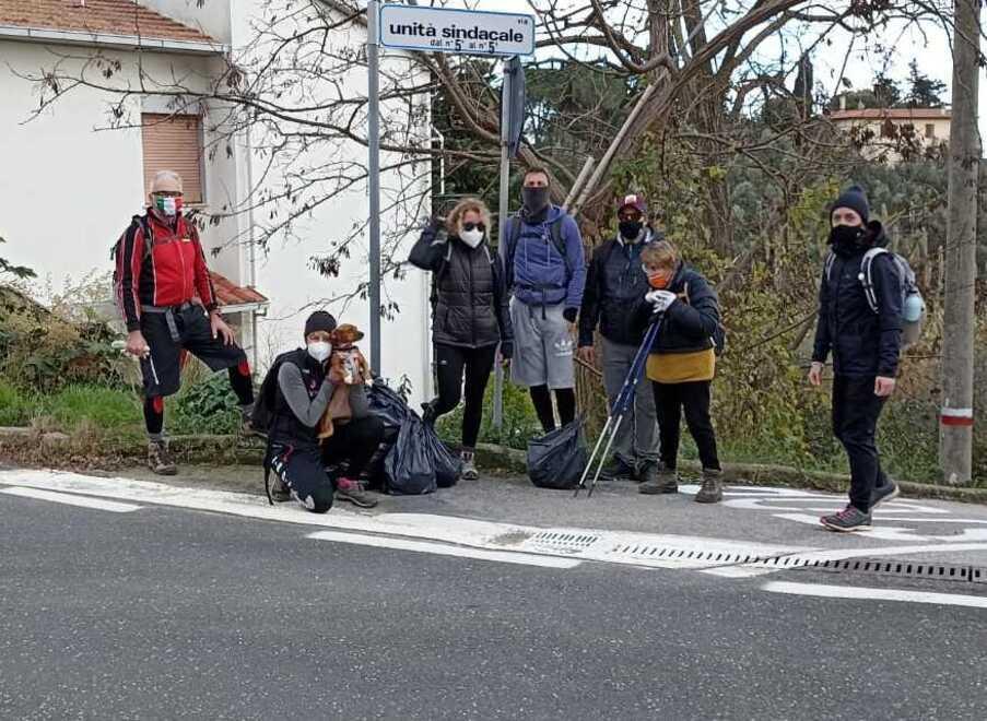Trenta volontari a pulire 18 chilometri di sentieri 