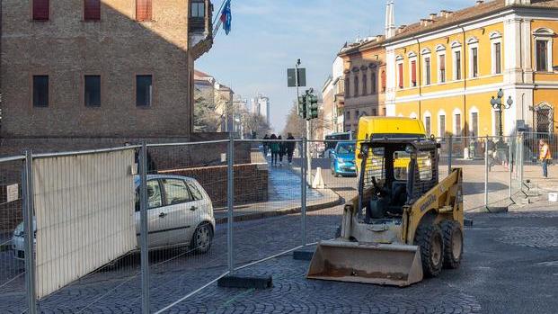 Sono ripresi i lavori in Largo Castello dopo una lunga pausa