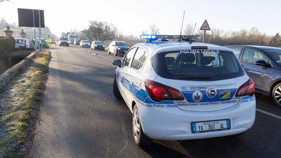 Incidente, via Vignolese rallentata