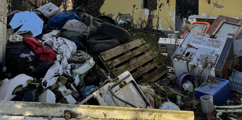 Discarica mai bonificata I cacciatori si battono per rimuovere i rottami