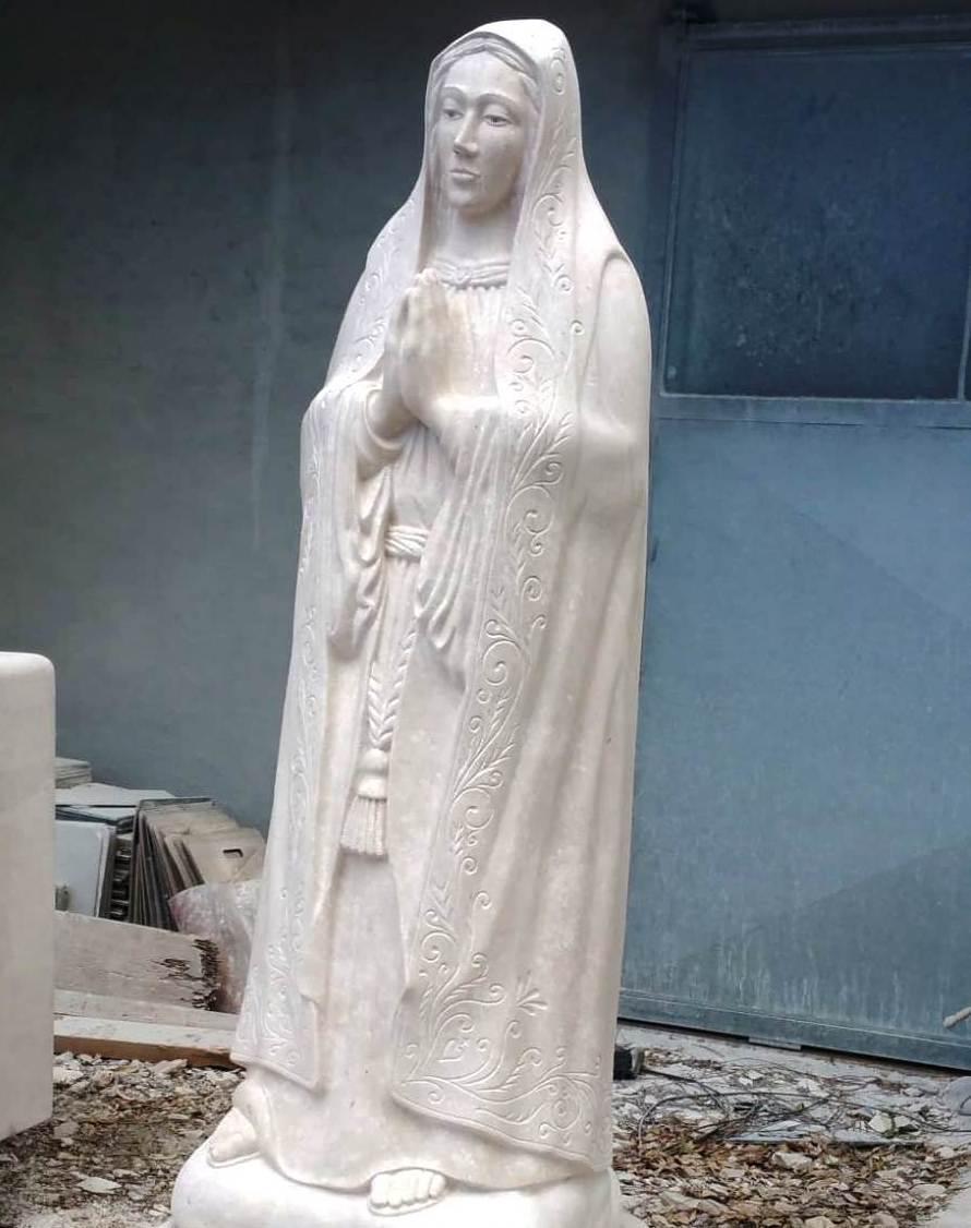 Una statua made in Orosei ricorda la tragedia di Rigopiano