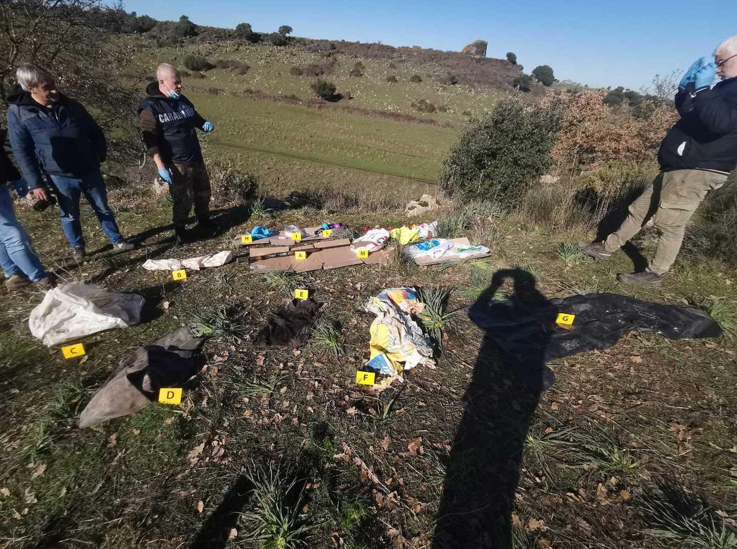 Armi ed esplosivo, Unali ai domiciliari 