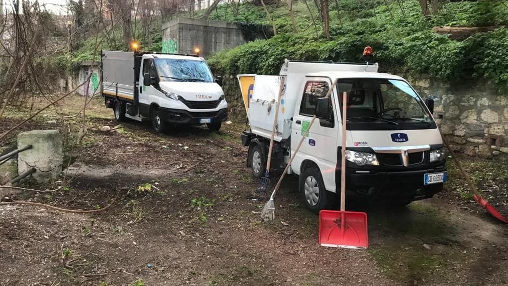 Ripulita la mega discarica sotto il Ponte di Rosello 