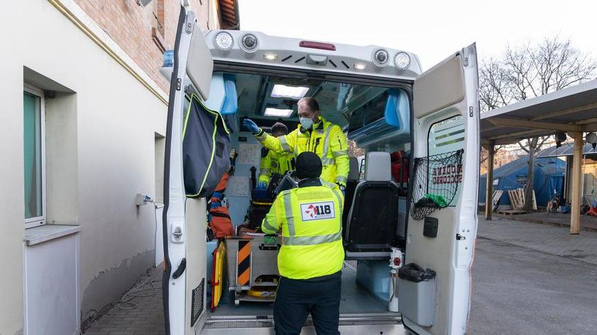Ausl Modena e i 17 comuni non a norma «La qualità delle cure non si misura nei minuti di arrivo dell’ambulanza»
