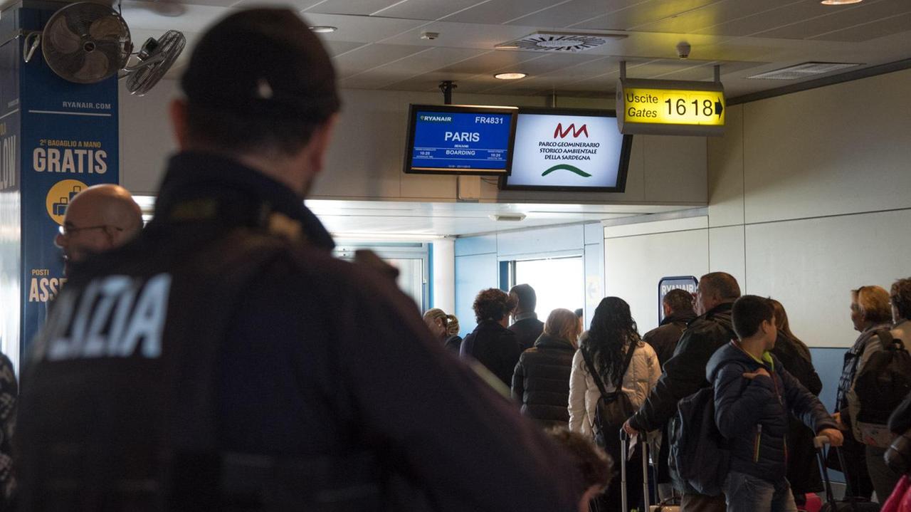 Cagliari: perde 4mila euro all'aeroporto, la polizia di frontiera li restituisce 