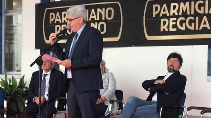 Nicola Bertinelli resta ma «non farà più quel formaggio»