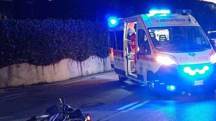 Scontro tra bici e autobus Finisce in ospedale la titolare del bar del Sole