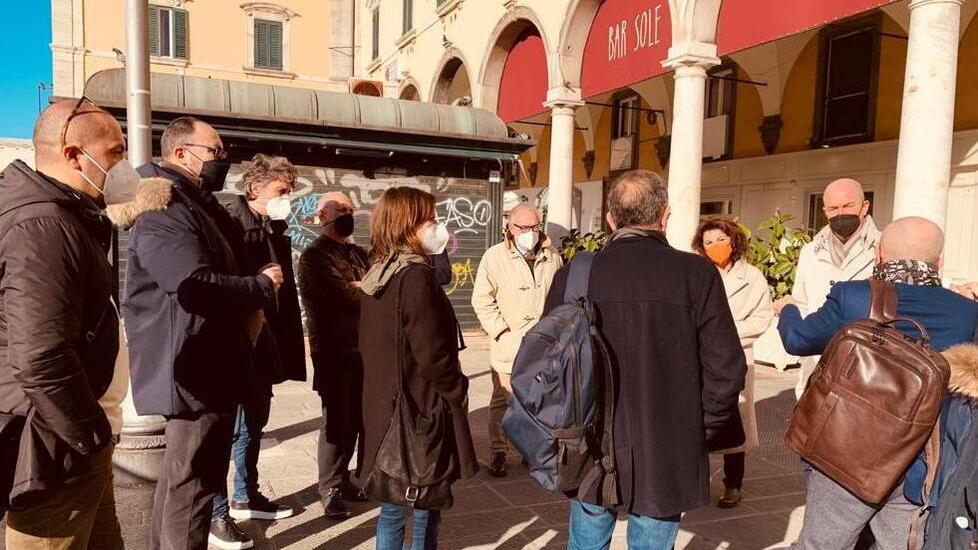 I “giudici” a spasso in via Grande Si decidono i primi 5 progetti