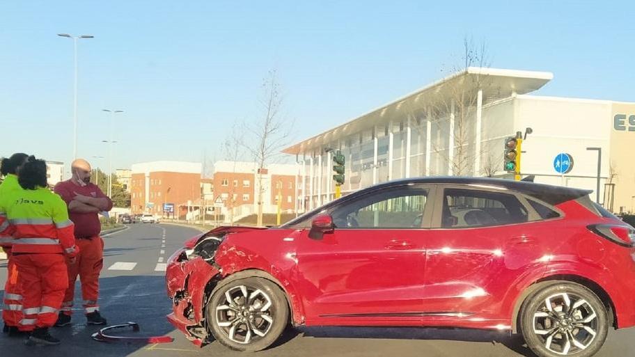 Suv contro un’ambulanza
