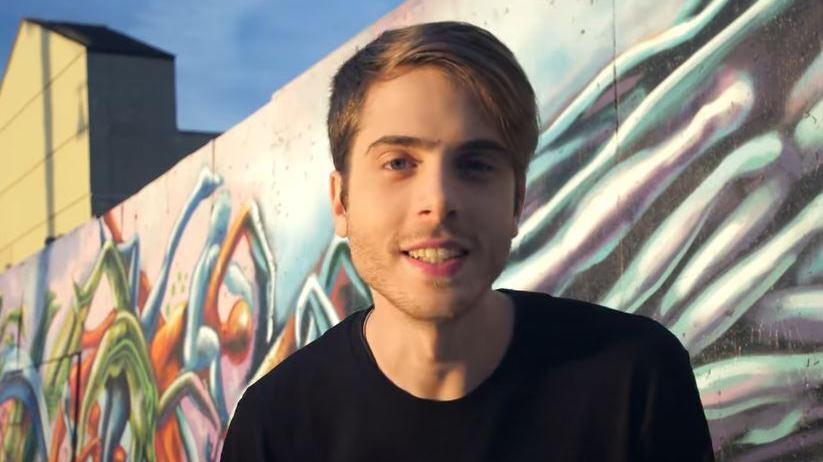 Il montopolese Phil conquista i social con la “Colazione calda”