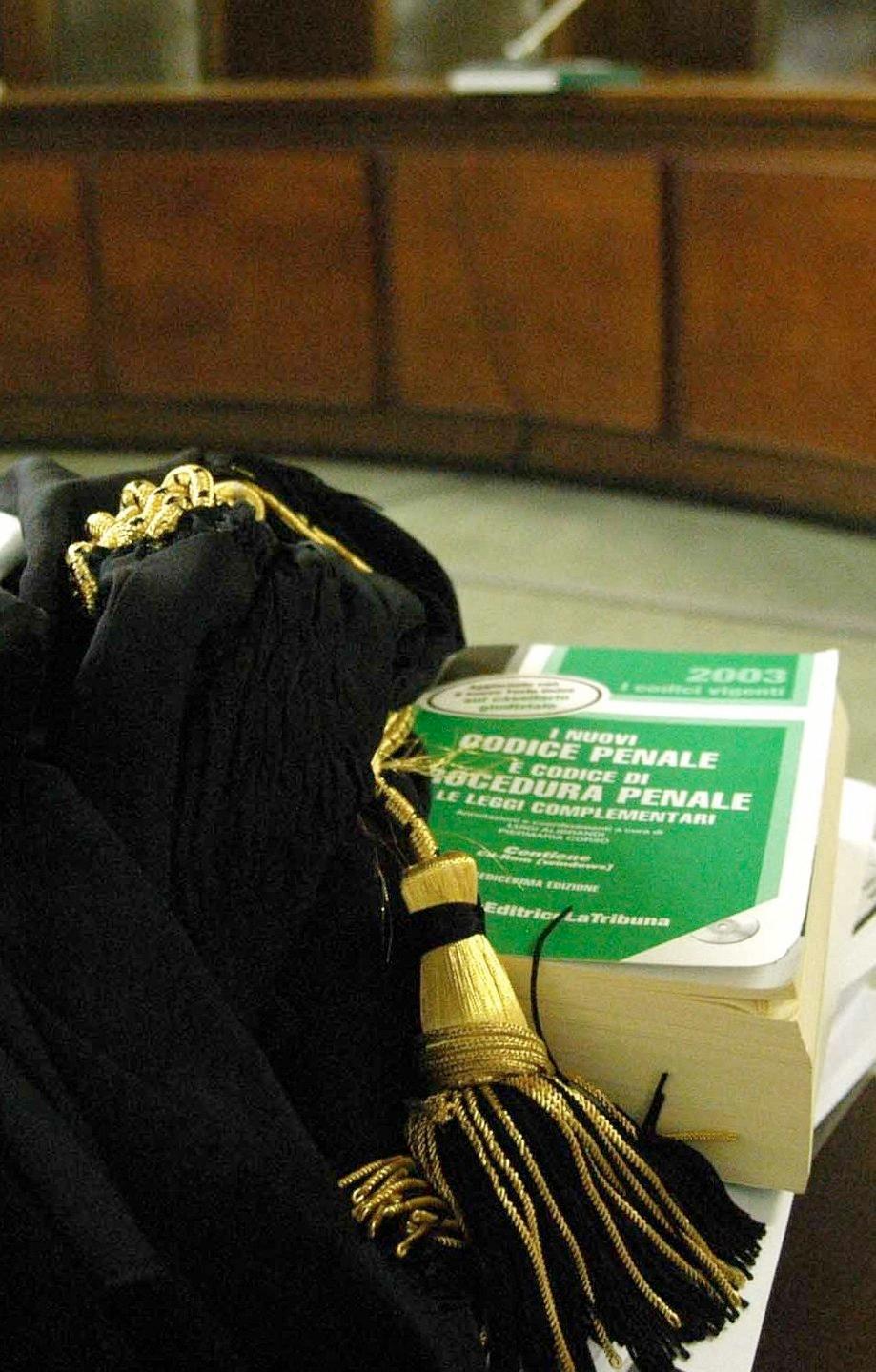 «Distanze dal blocco di marmo non rispettate» 