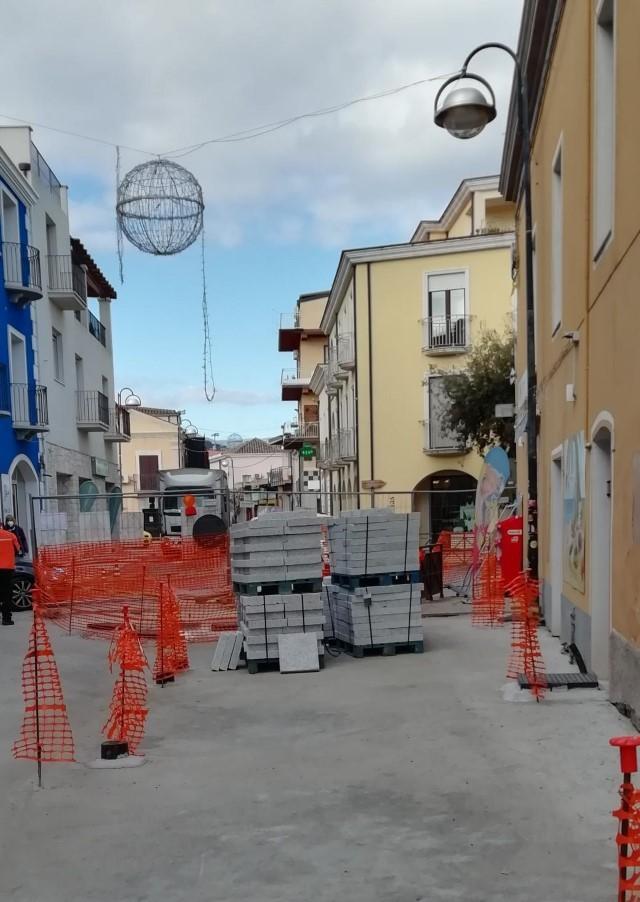 Lavori infiniti a Tortolì, l’ira dei commercianti 