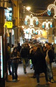 Ruba una felpa, in manette per rapina 