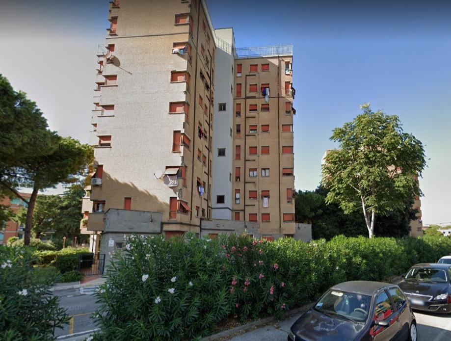 Uno dei palazzi popolari di via Passaponti